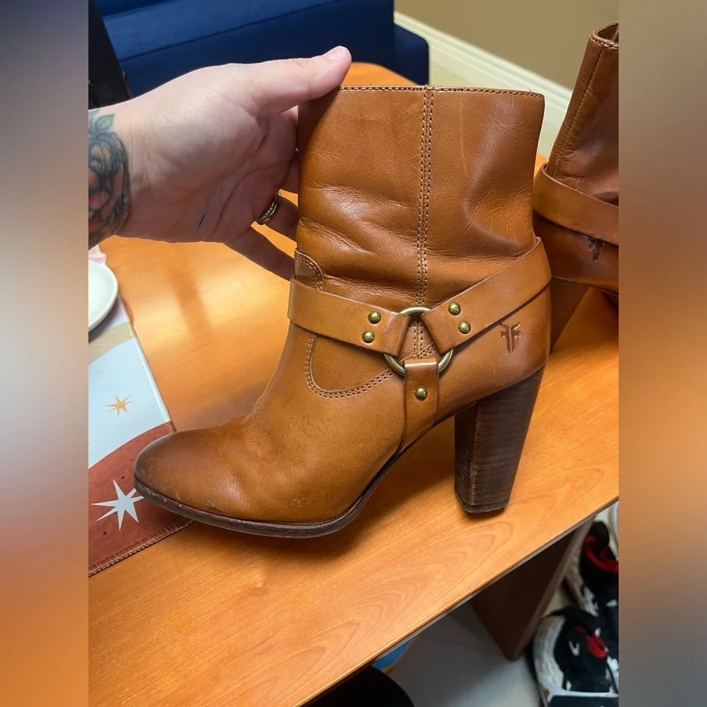 Frye Laurie Harness Leather Zippered Boots Sz 7.5 High Heel Bootie‎ Fall Cowgirl